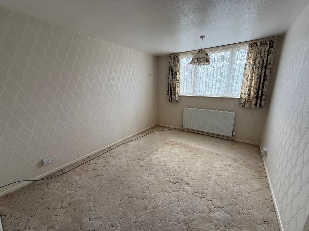 Lot: 81 - END-TERRACE HOUSE OF NON-TRADITIONAL CONSTRUCTION - Bedroom one